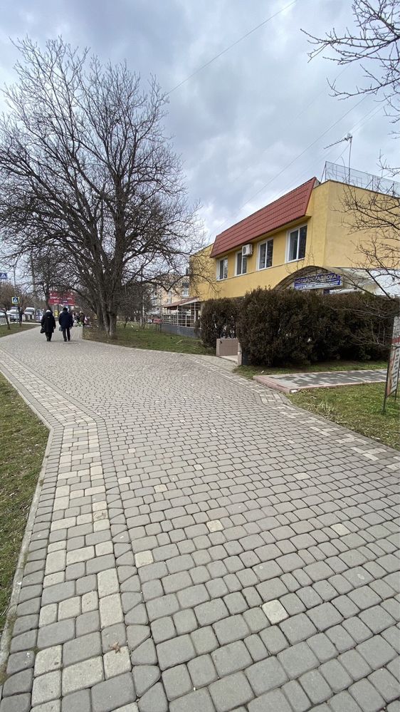 Продаж фасадного комерційного приміщення