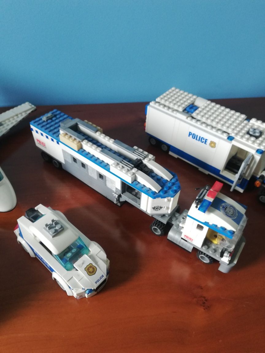 Várias figuras de legos