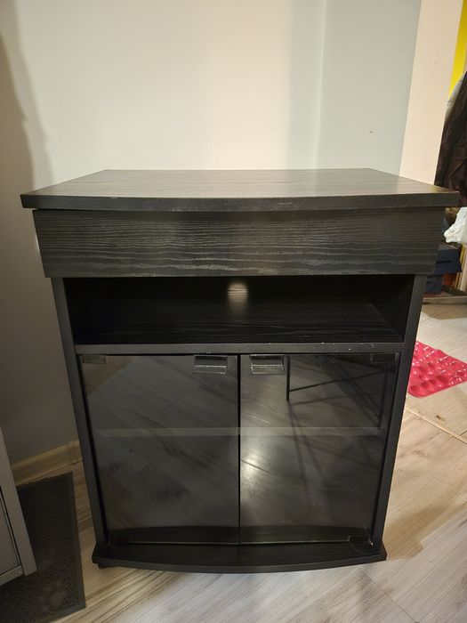 Szafka pod tv z szybą