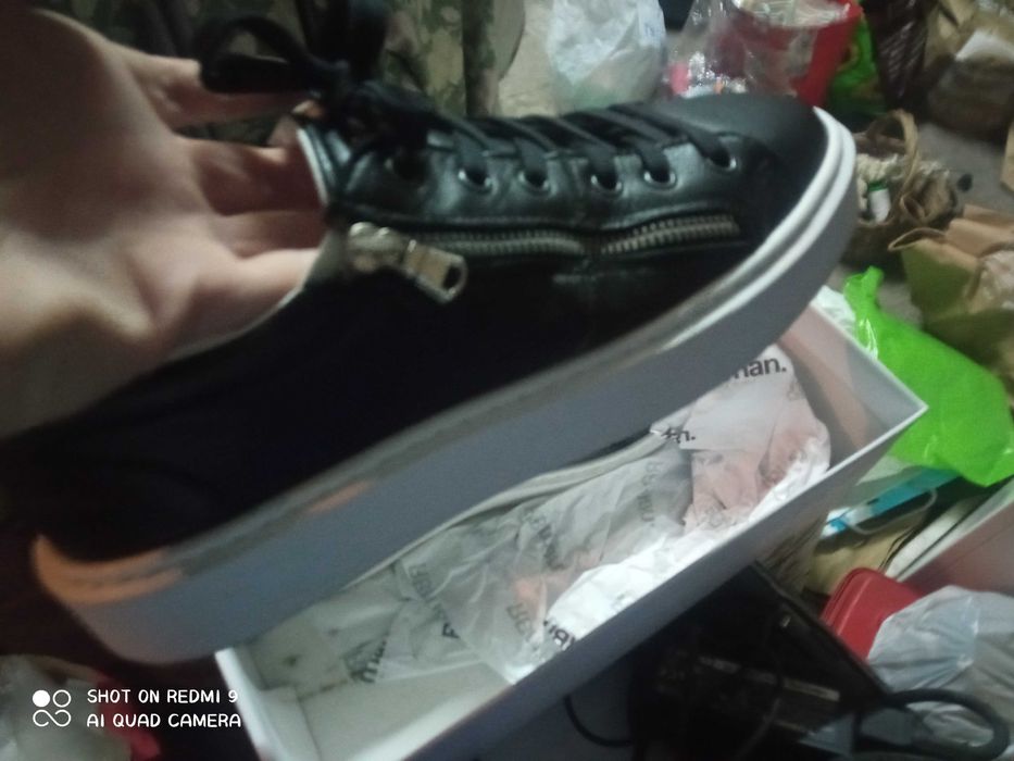 Sapatilhas preta e branca tamanho 41