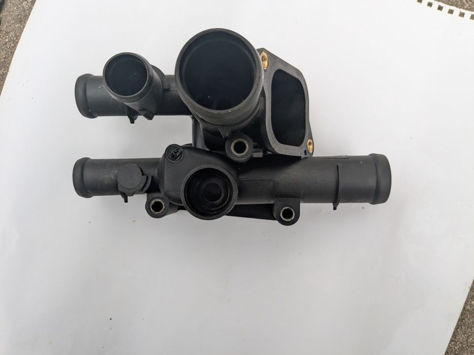 Корпус термостата skoda Octavia tour 1.6