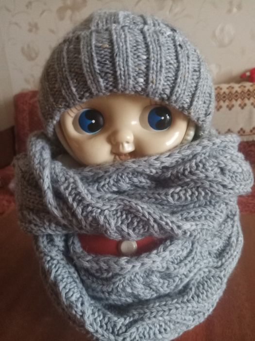 Шерстяная шапочка женская с шарфиком. Цена за комплект