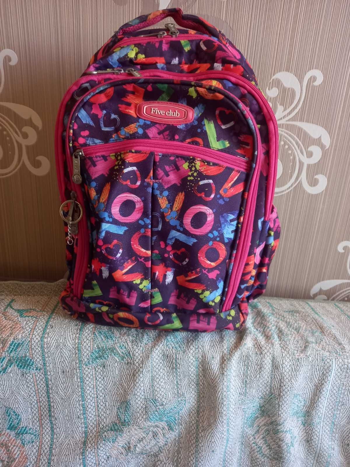Шкільний портфель(рюкзак) на дівчинку