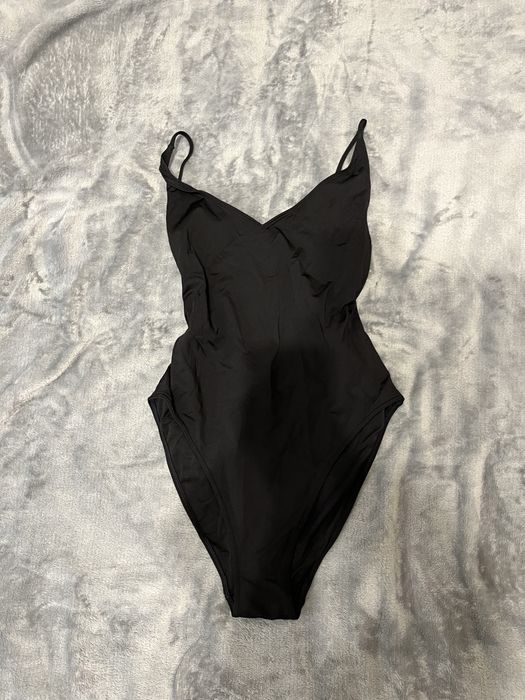 Суцільний купальник