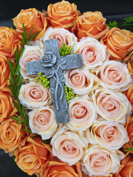 Kompozycja nagrobna serce wiązanka na cmentarz