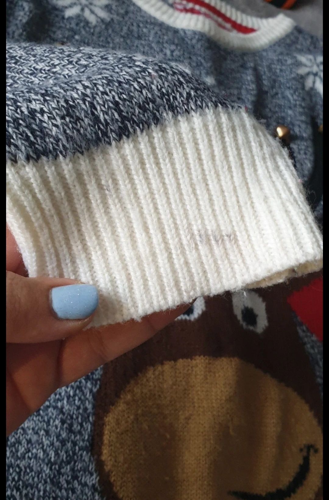 Sweter z reniferem świąteczny