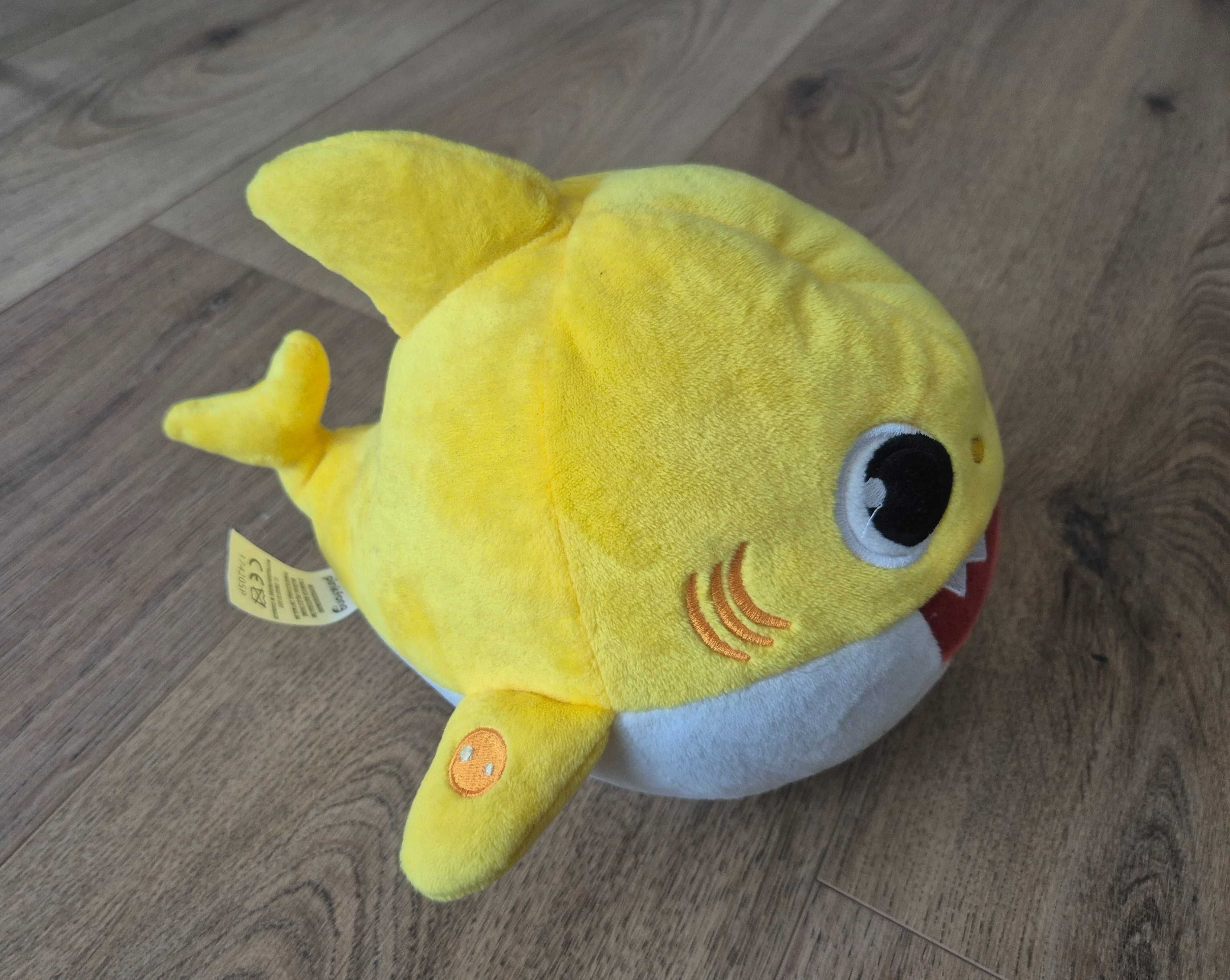 Pinkfong Baby Shark Official Dancing Doll - grający i jeżdżący rekin