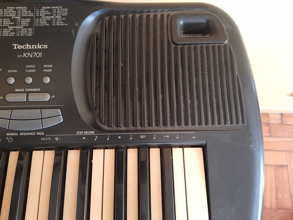 Teclado musical SX-KN701
