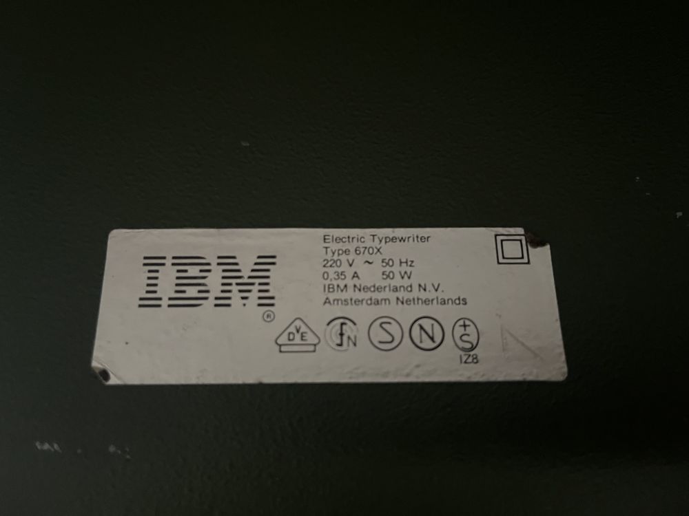 IBM 670X - Máquina de Escrever Elétrica