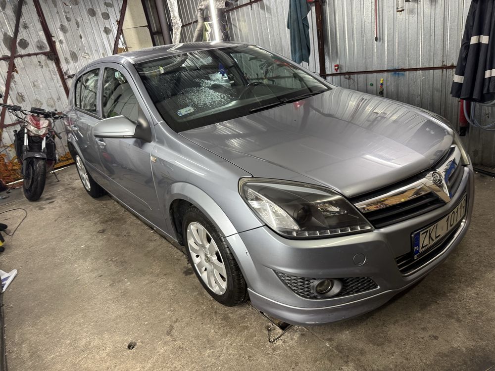 Opel astra 1.4 benz klima central alusy 5drzwi