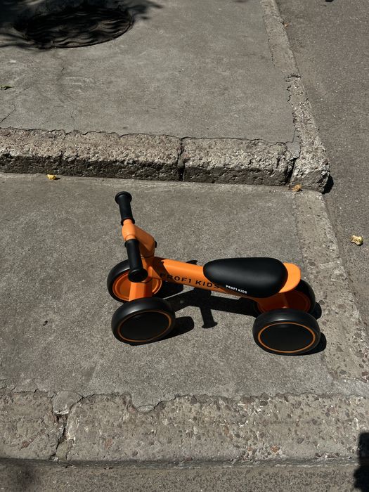 Продам велобіг майже новий