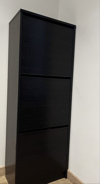 Szafka na buty Bissa z 3 szufladami marki IKEA.