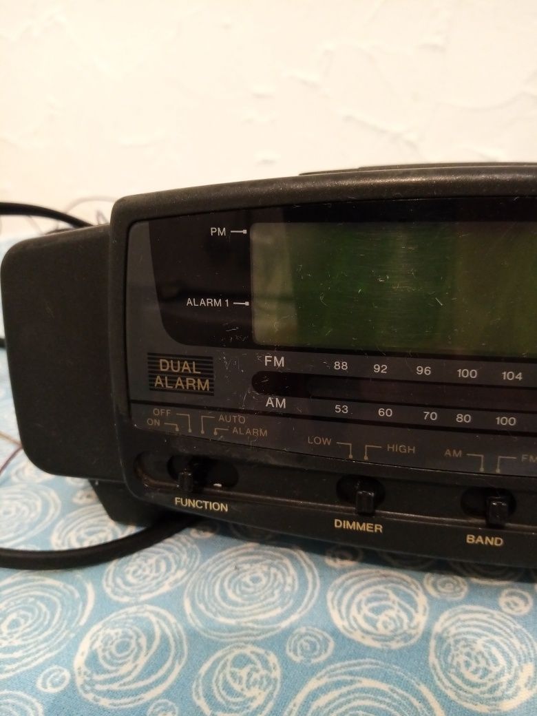 Stary radio budzik Casio Japan