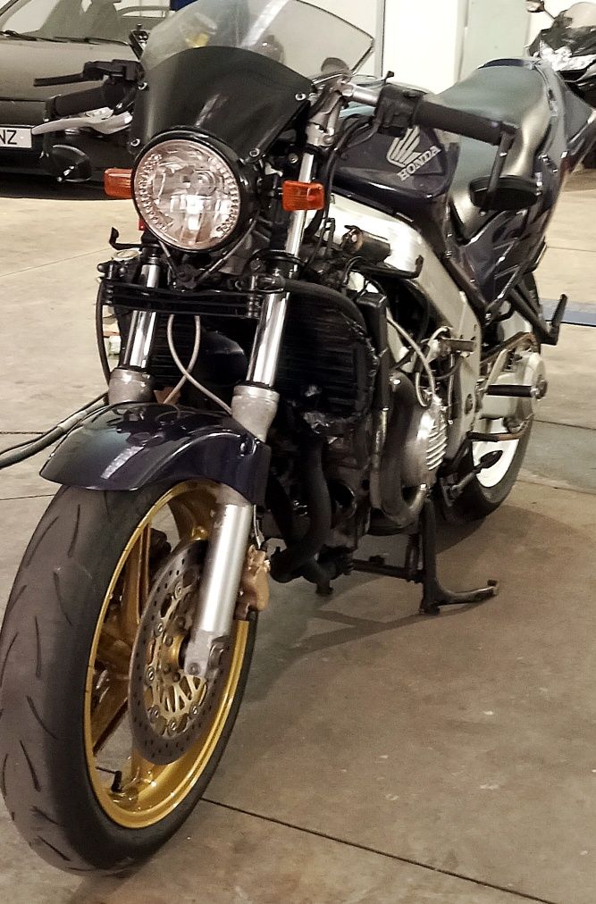 Vendo ou troco Honda VFR 750