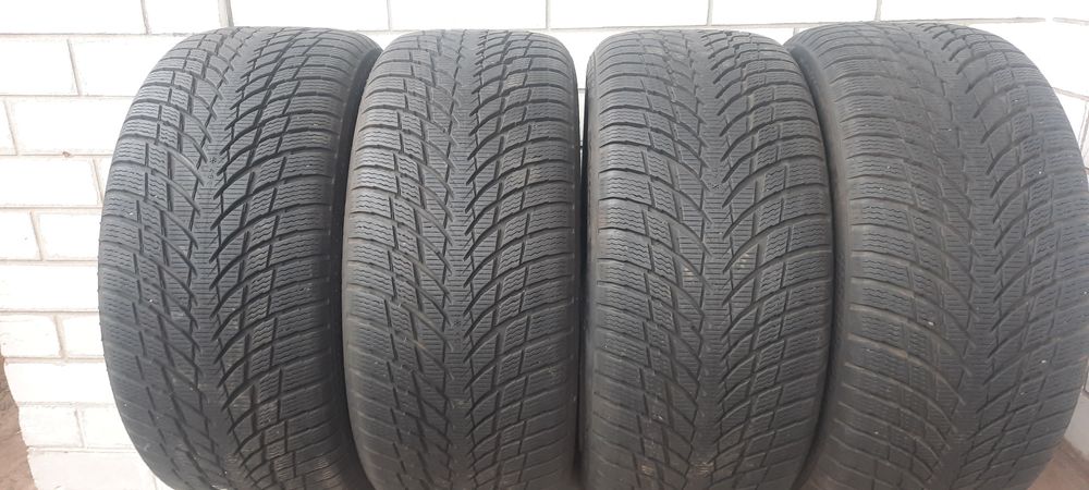 Продам зимнюю резину 245/45R18
