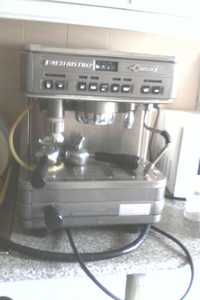Vende se máquina de café