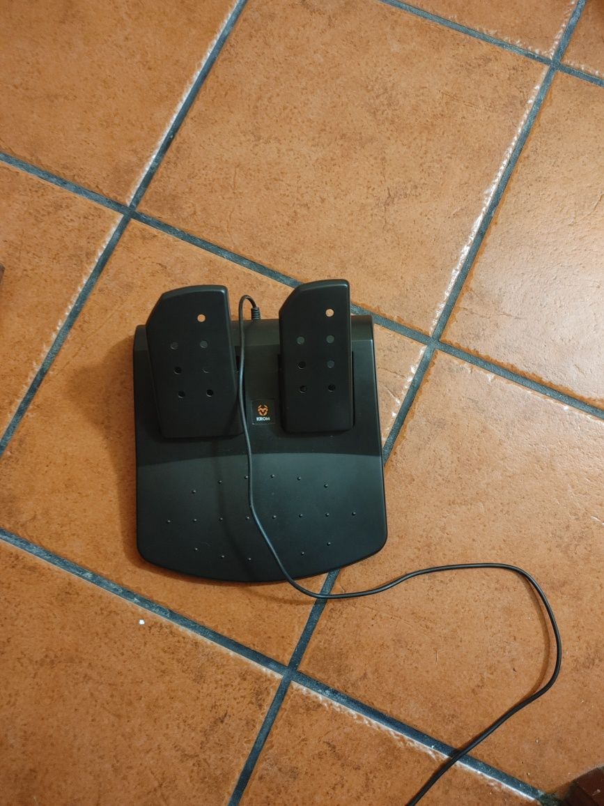 Volante Krom para jogos