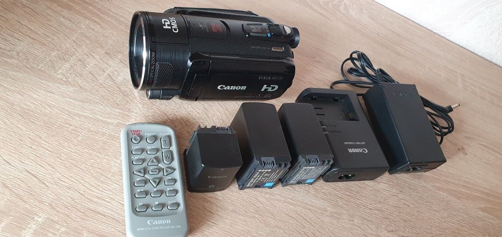 Видеокамера Canon VIXIA  HF S 10