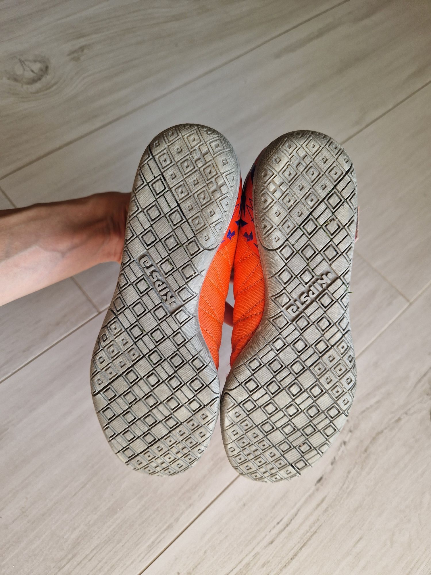 Buty halowe do piłki nożnej