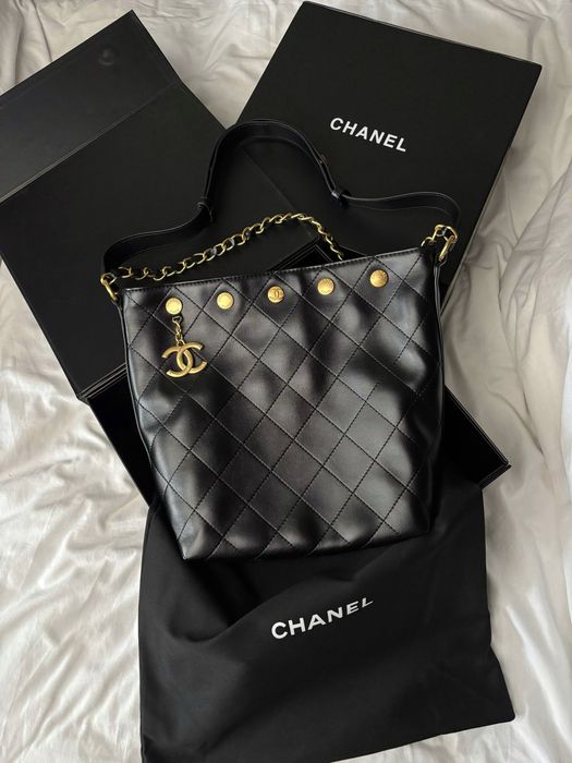 Сумка Chanel Chain Bucket Bag with Gold шкіра | біла, чорна