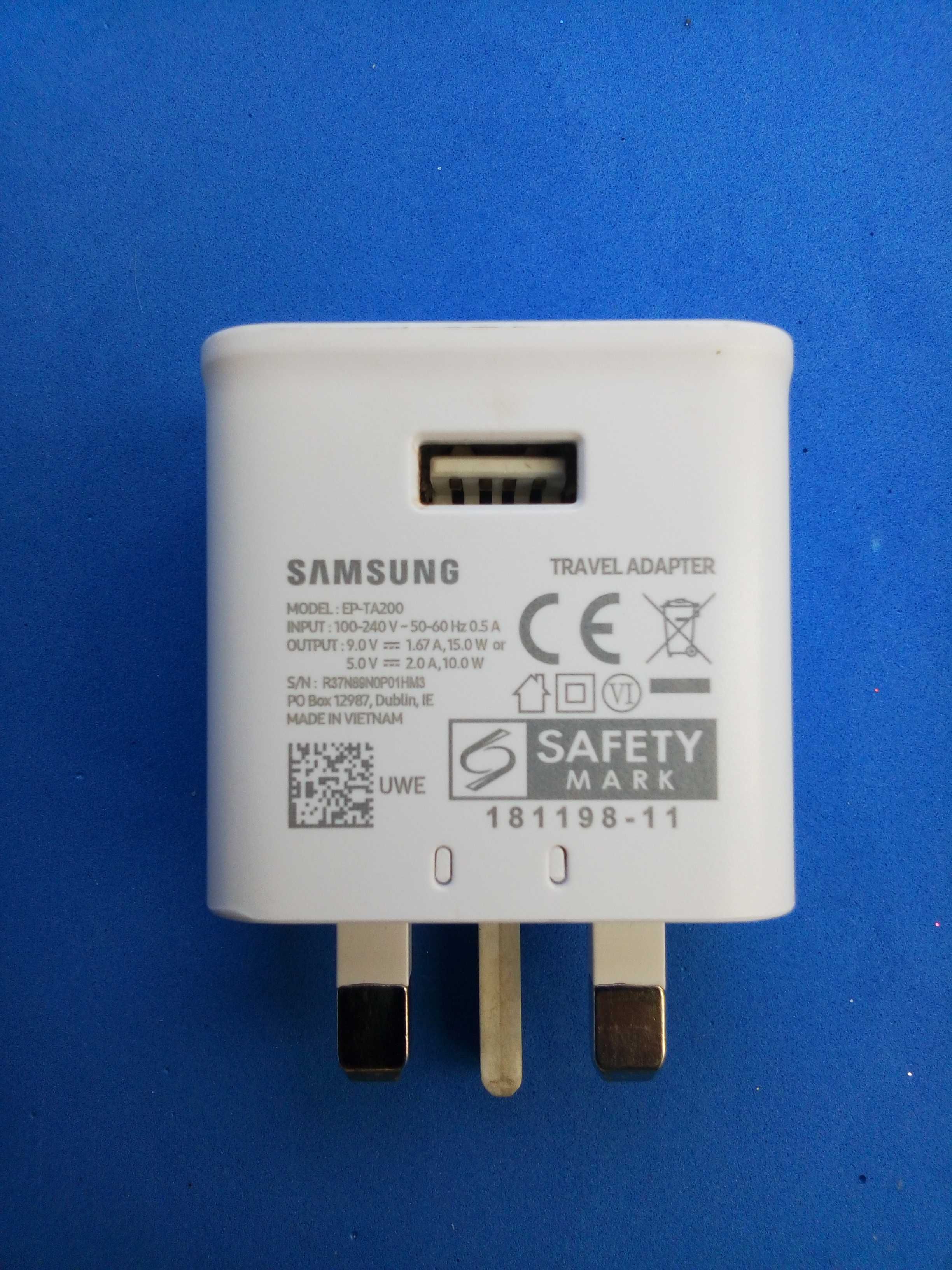 Сетевой зарядный адаптер питания Samsung EP-TA200  (UK Type G)