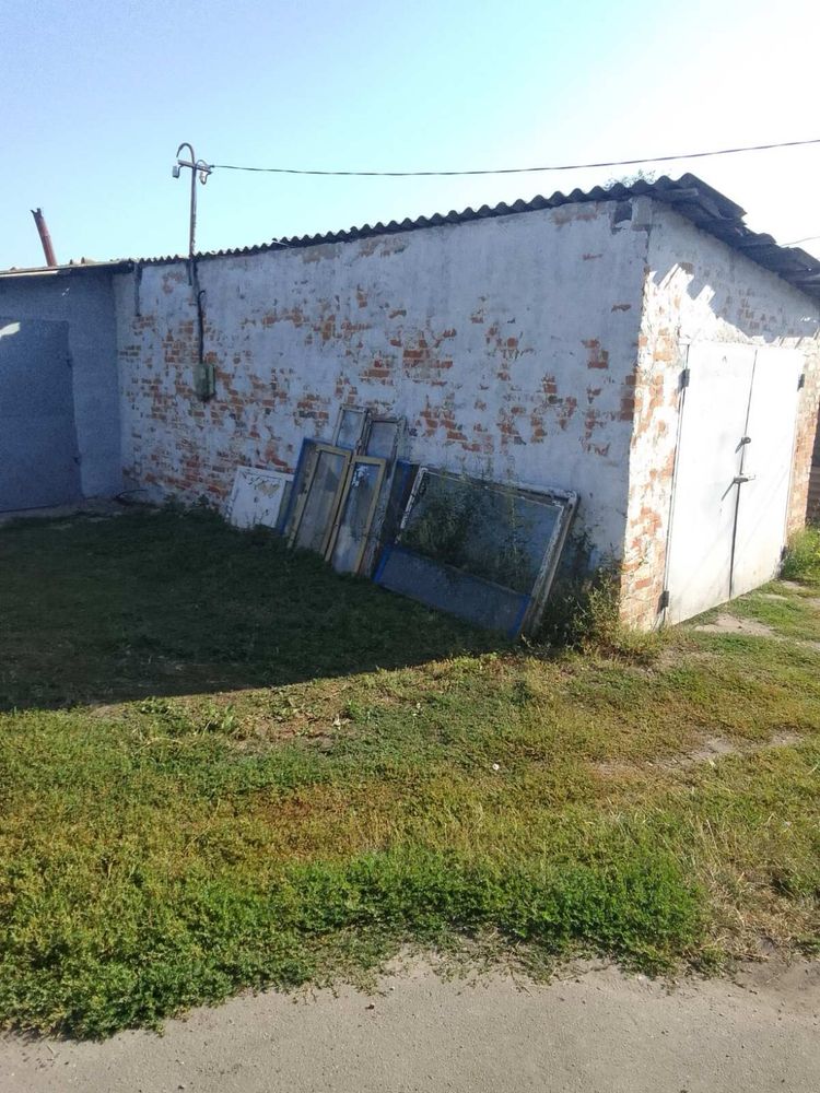 Продаю цегляний гараж