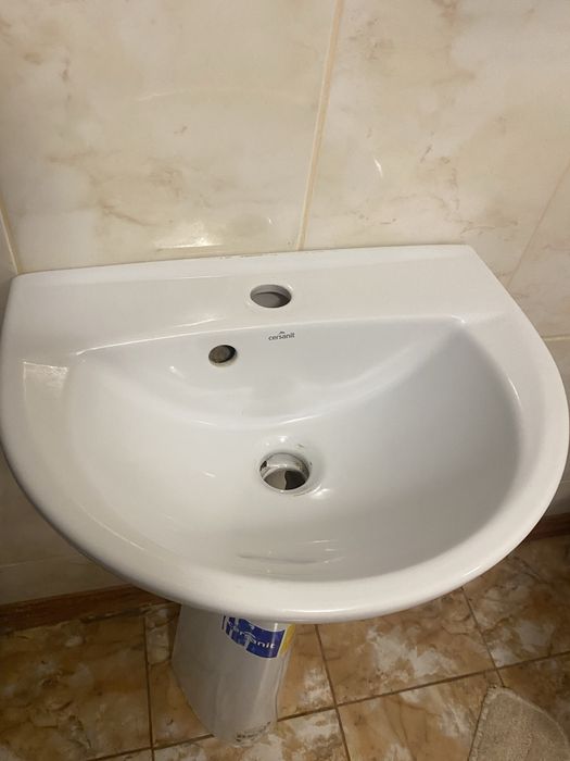 Умивальник: раковина з ніжкою