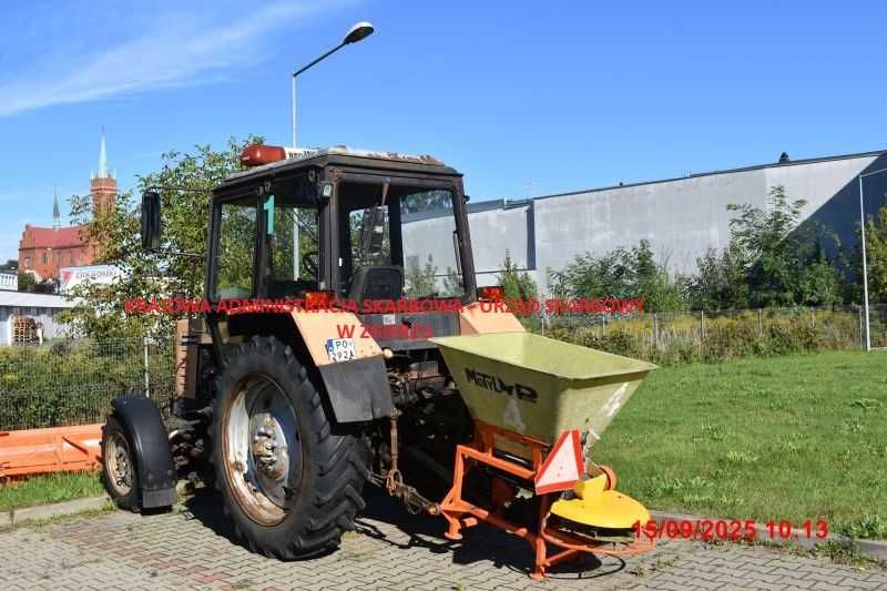 Ciągnik rolniczy Belarus 820 wraz z wyposażeniem