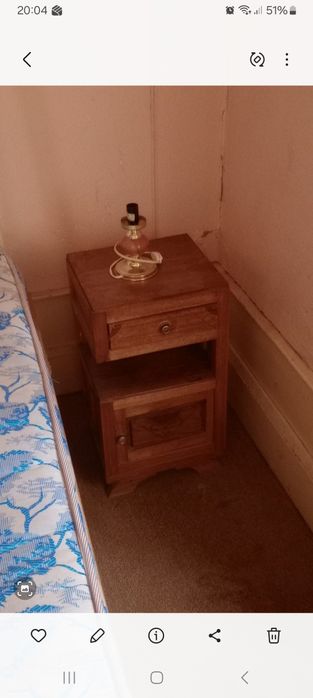 Mesa de Cabeceira Antiga