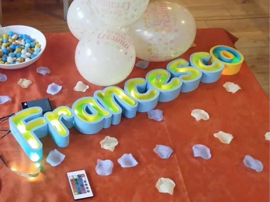 Luz LED Personalizada com Nome "Francesco"