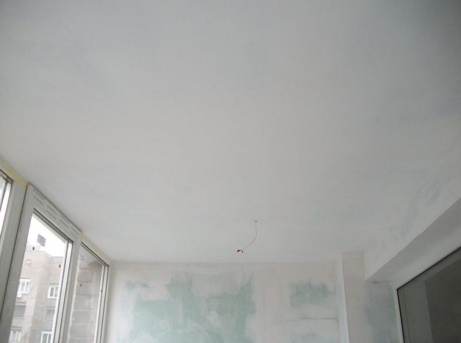 Ремонт квартир : шпаклёвка стен , поклейка обоев .