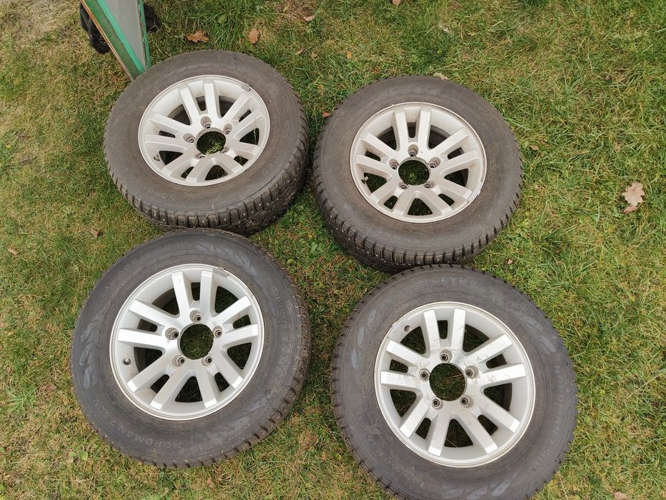 Гума Nokian 235 60 r16 шипована на оригінальних дисках