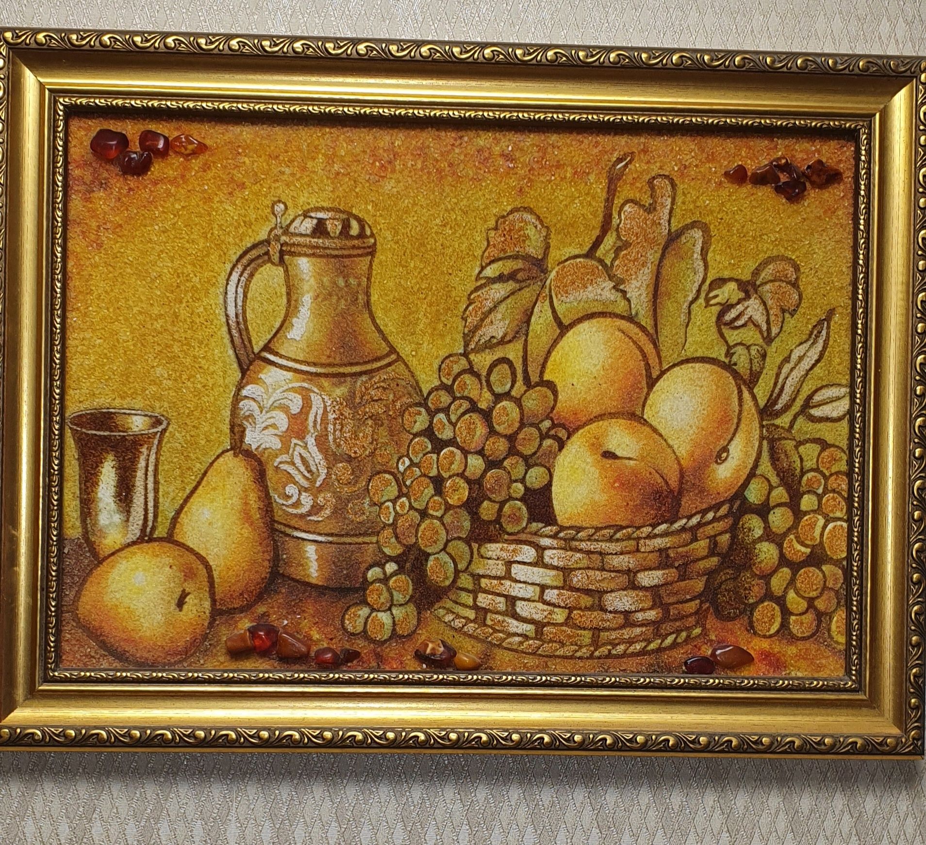 Продам красивую картину из янтаря