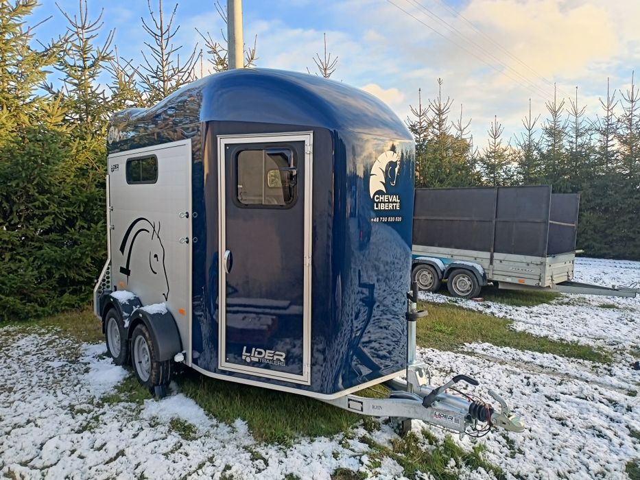 Przyczepa do przewozu koni