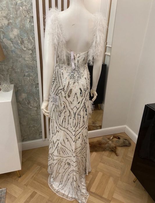 Biała cekinowa sukienka mini maxi tren pióra asos xxl 44 luxe