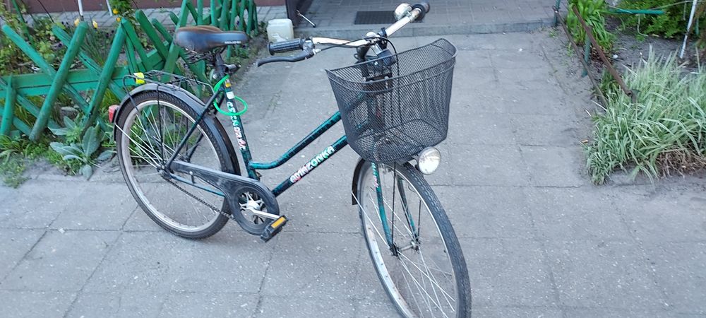 Sprzedam używany  damski rower z koszem