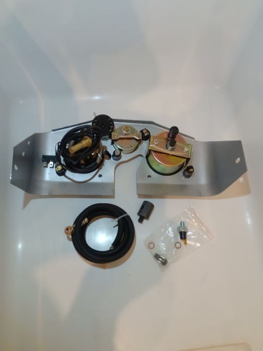 Pulpit, deska rozdzielcza. C-330, 330M  Wskaźnik oleju, licznik MTH