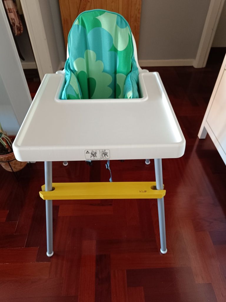 Cadeira alimentação bebé c/ apoio de pés + adaptador