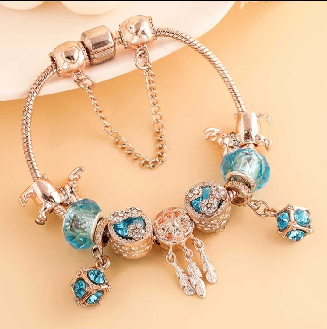 Pulseiras Pandora com charms incluídos