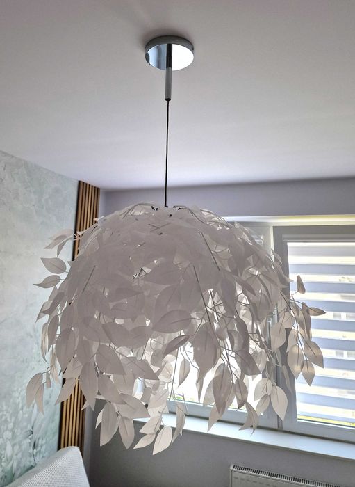 Lampa sufitowa żyrandol biała wisząca liście + żarówki GRATIS