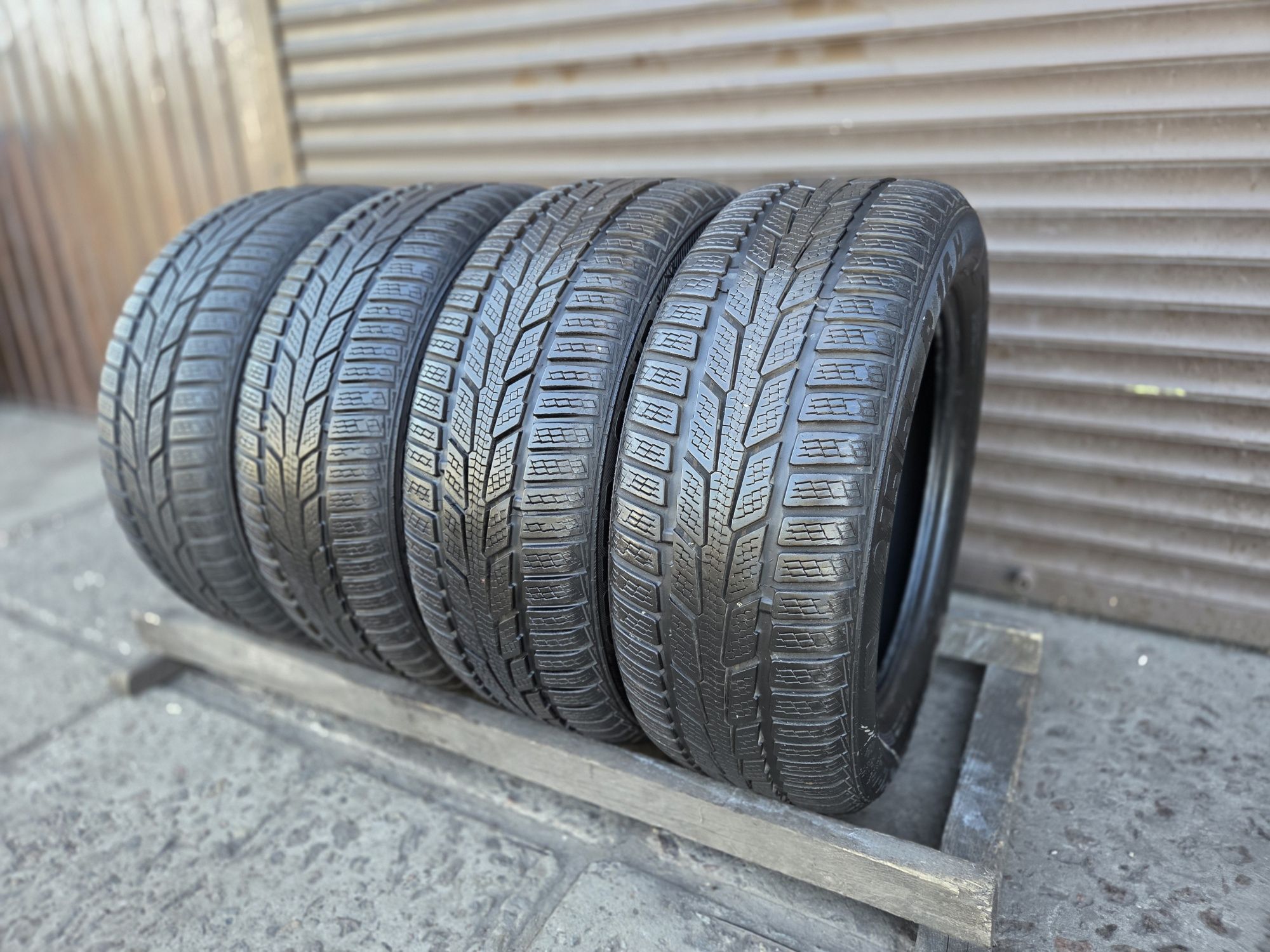 Шини всесезонні 215/55/r16, Semperit Speed-Grip.