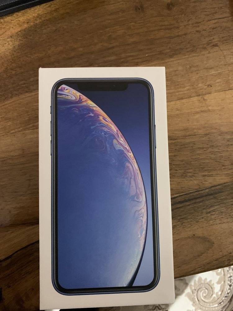 Продаю Iphone XR на 64 гб