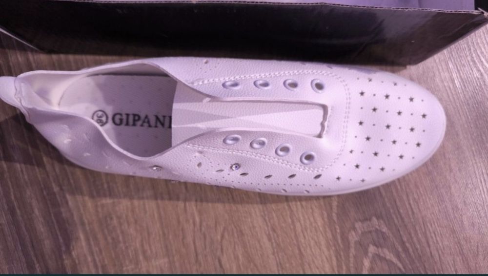 Літне взуття для жінок