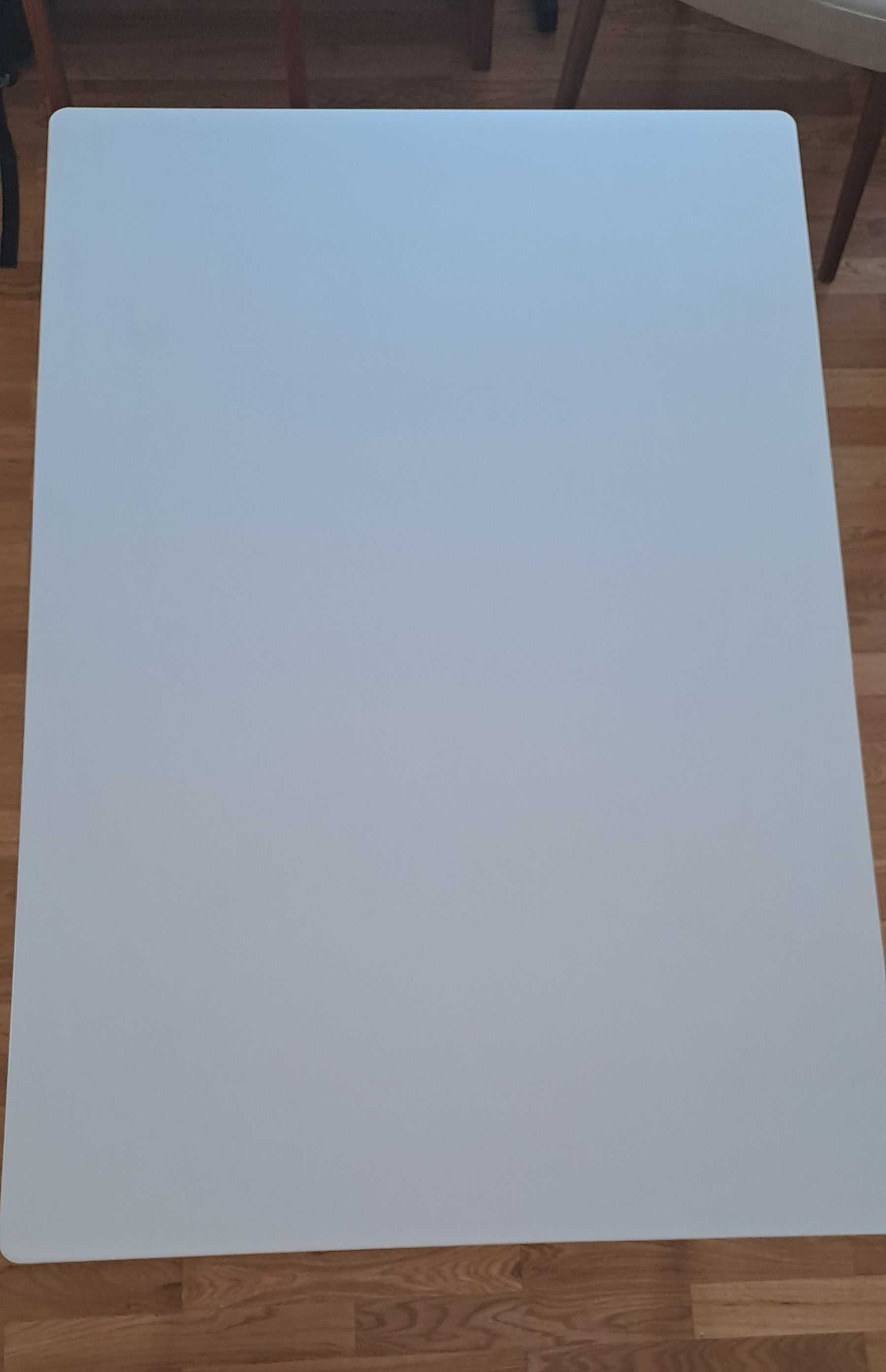 Mesa de cozinha branca praticamente nova