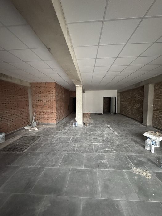 Оренда фасадних комерційних приміщень 100м2 та 450м2 Луцьк