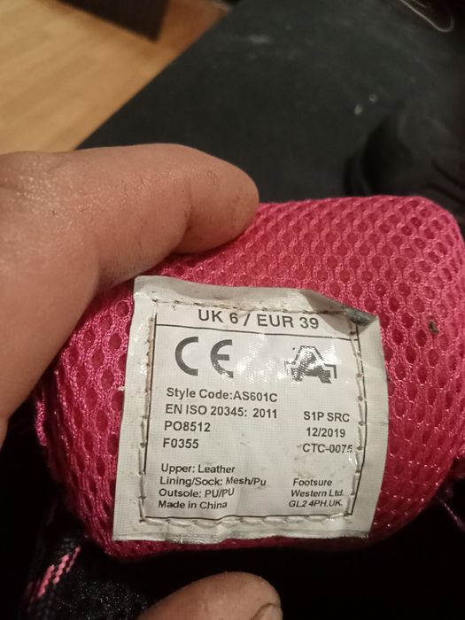 Ботинки 39 .     .        .      .