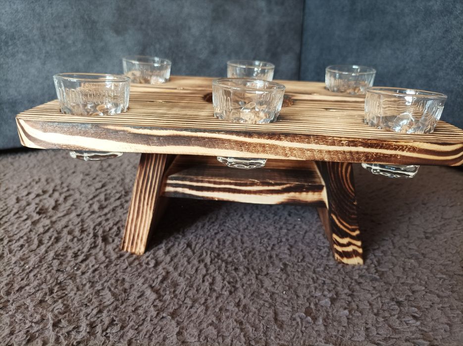 Stojak dębowy na alkohol, stolik na kieliszki