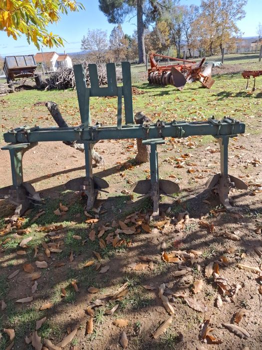 Arado de trator como novo