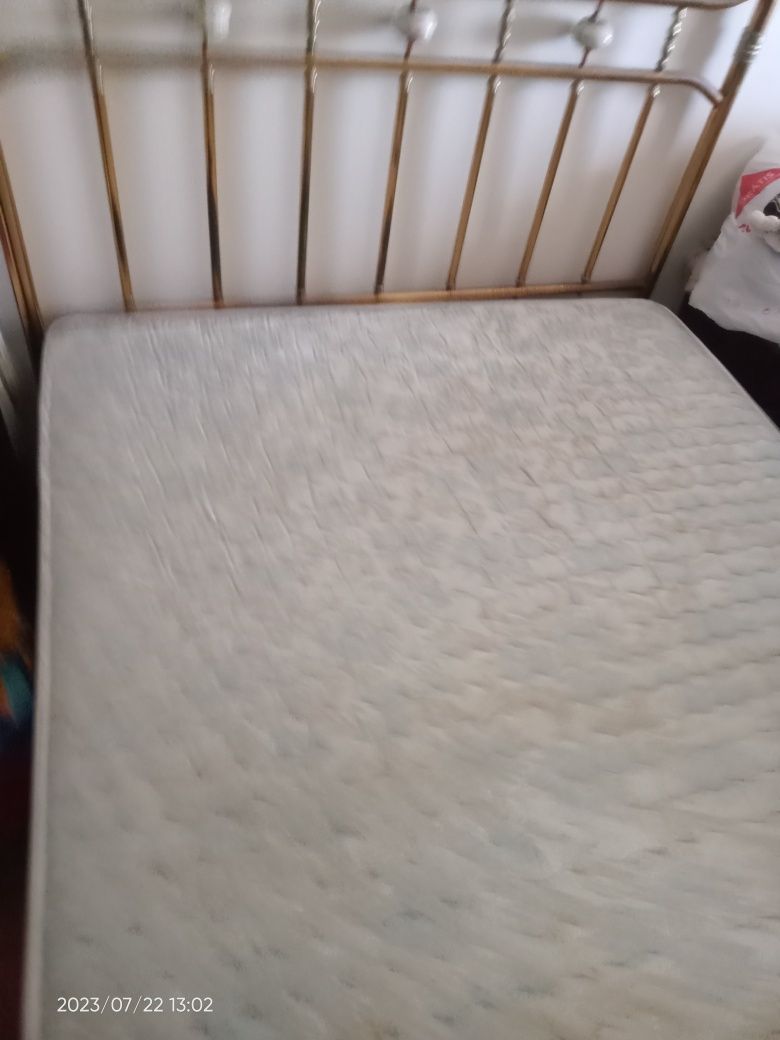 Cama com colchão e estrado OPORTUNIDADE