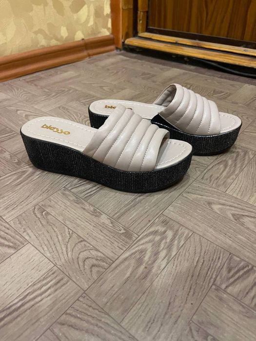 Щлепанці шлепки жіночі шкіряні шлепанцы кожаные босоножки